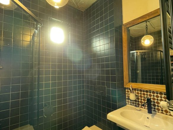 იყიდება 4 სართულიანი პენტჰაუსი