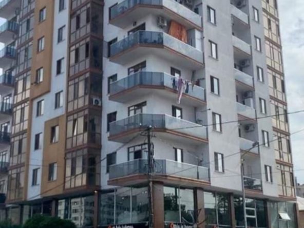 продается 4-х комнатная квартира по ул.Меликишвили