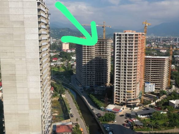 იყიდება სტუდია შავი კარკასით