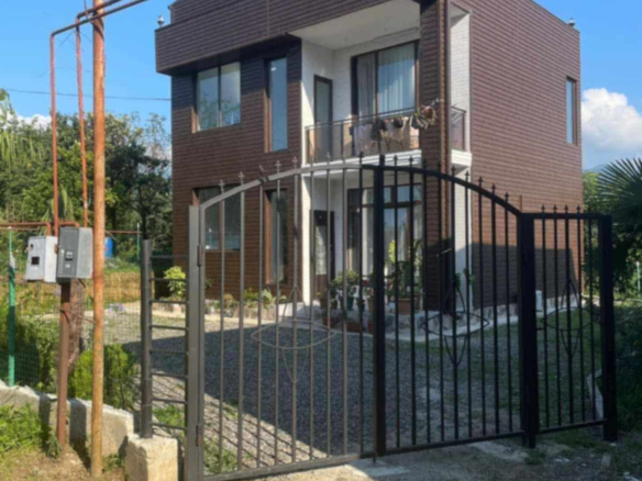 3-storey house outside the city for rent
