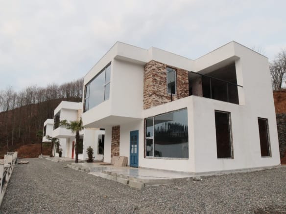 ვილები იყიდება ორთაბათუმის გარეუბნულ საცხოვრებელ კომპლექსში