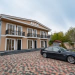 ქირავდება ტაუნჰაუსი სავაჭრო ცენტრ „მეტრო სიტის“ მახლობლად