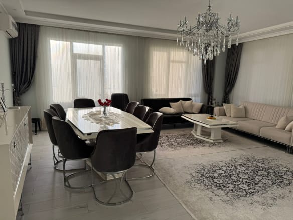 იყიდება 5 ოთახიანი კუთხის ბინა 3 საძინებლით